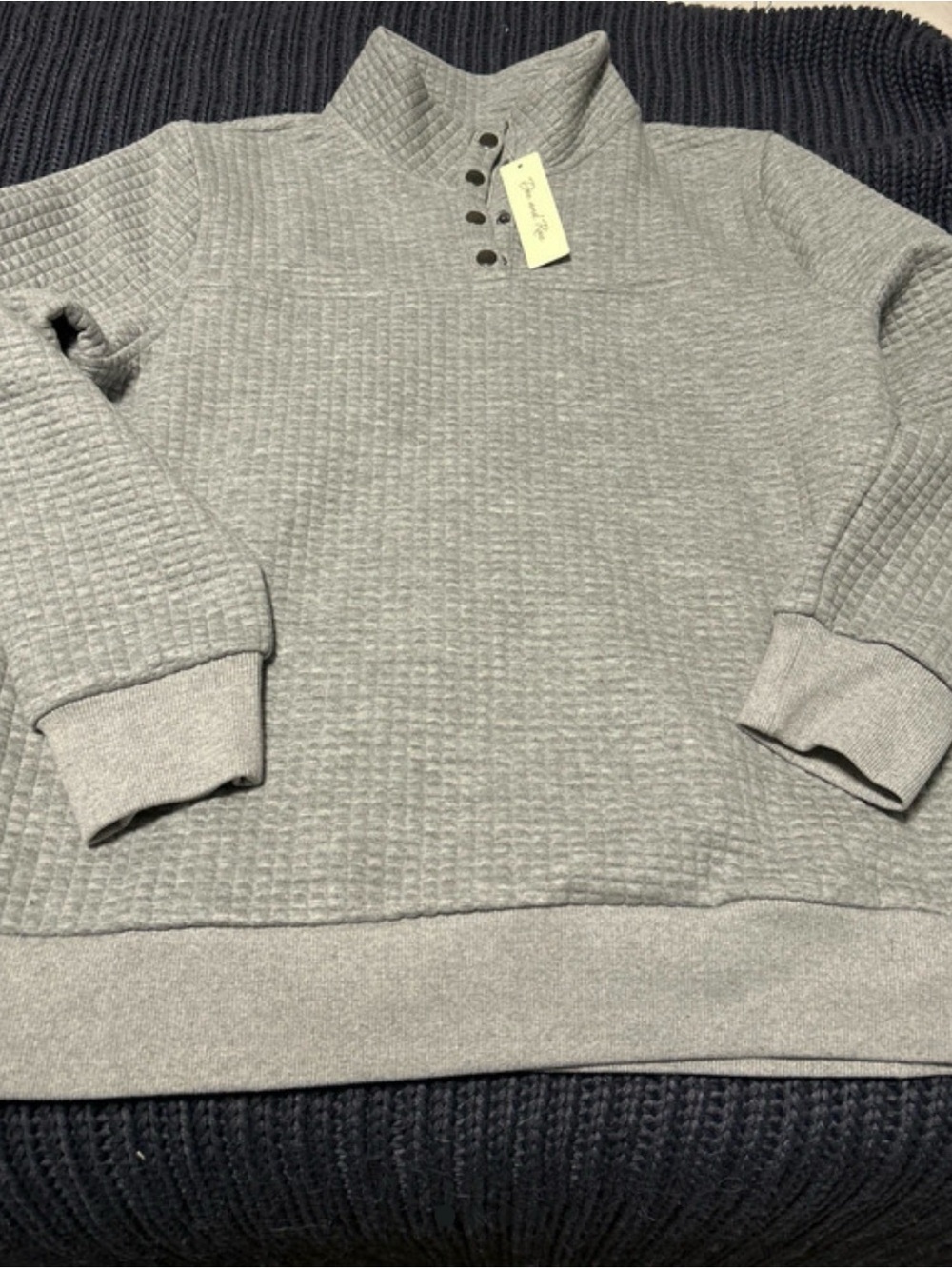 Doe & Rae Gray Quilted Mock/Cowl Neck Pullover